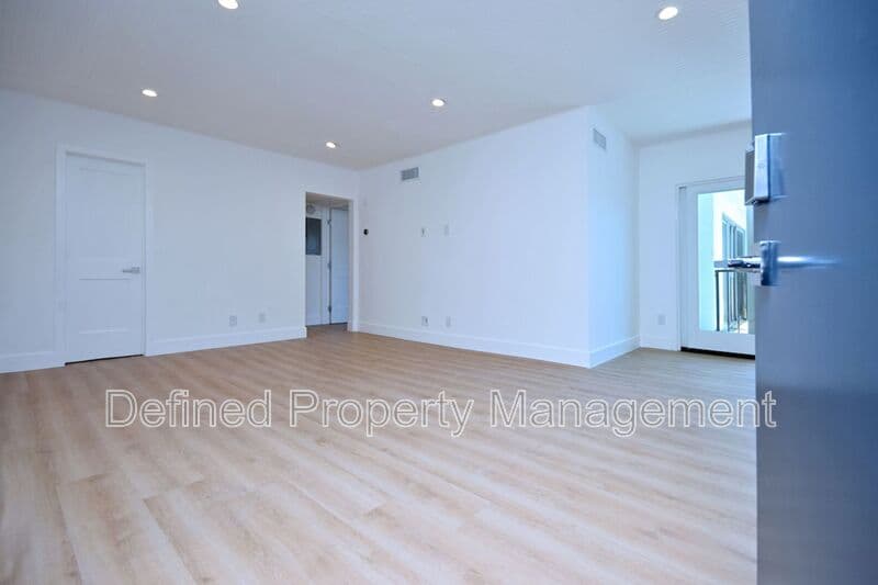 Santa Monica Condo: 834 4Th Street