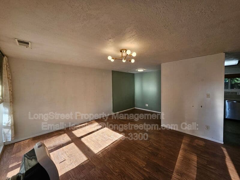 Portland House: 622 SE 137th Ave