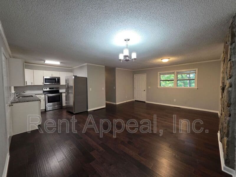 Suwanee House: 3734 Smithtown Rd