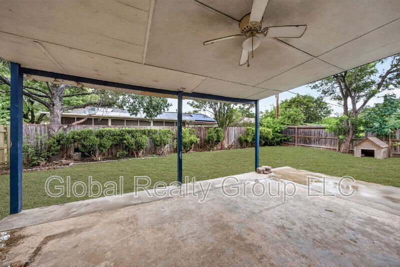 Live Oak House: 7713 Narrow Pass St