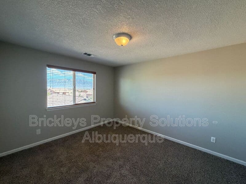 Rio Rancho House: 418 Paseo Roja Pl NE