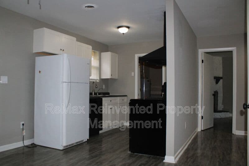 Augusta House: 3419 Lucie St