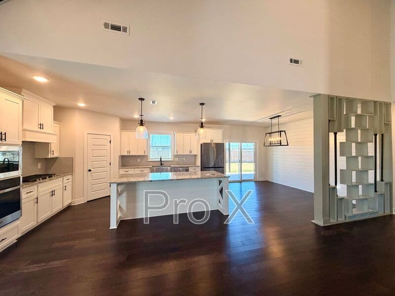 Centerton House: 1141 Red Maple St