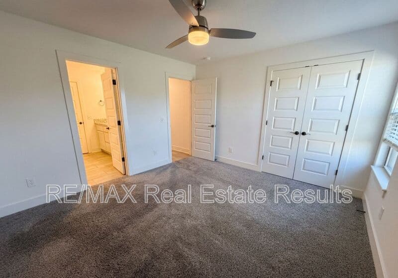 Centerton House: 751 Spicewood Trl
