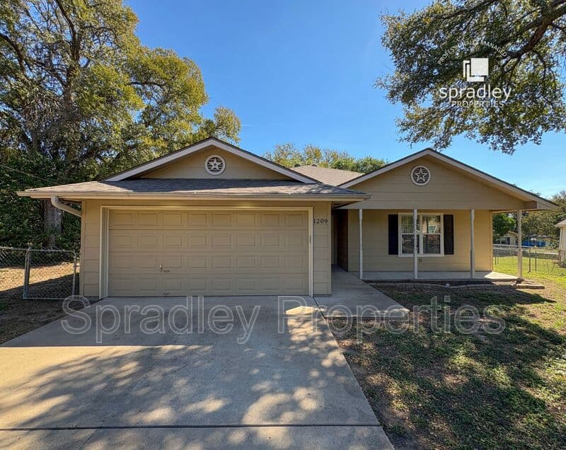 Belton House: 1209 N Blair St