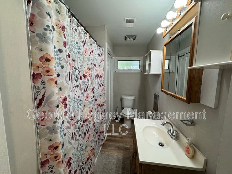 Athens House: 275 Boulevard Heights