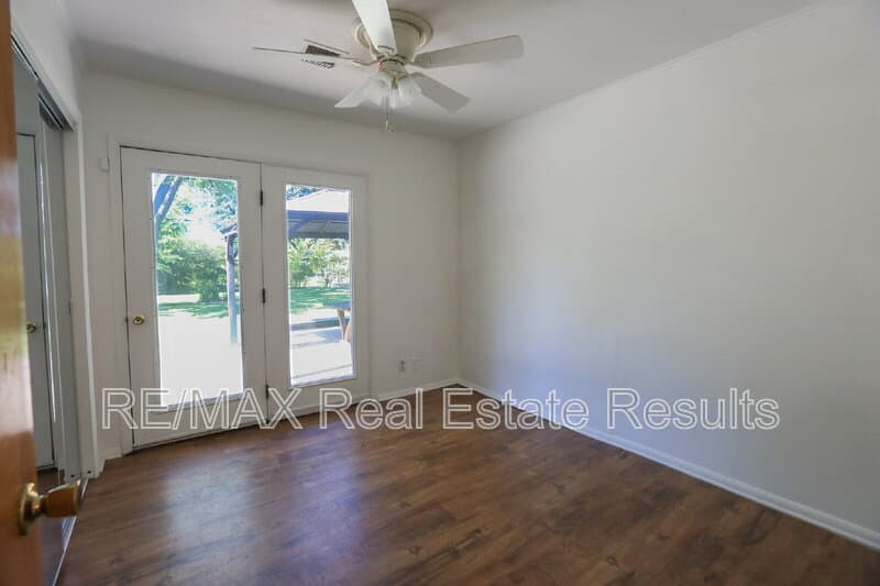 Springdale House: 1402 Lawrence Ave
