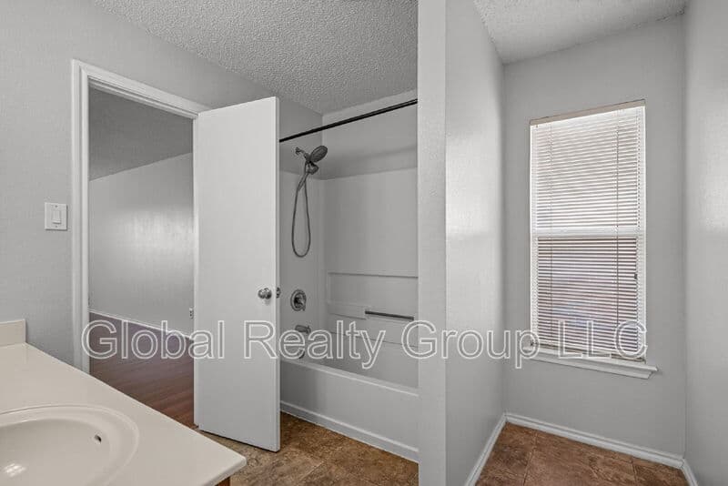 Converse House: 7702 Fairton Pl