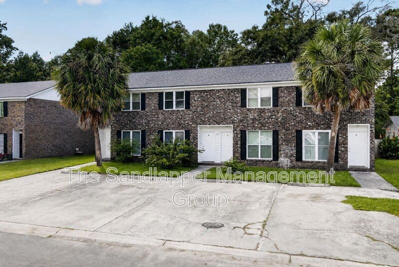 Summerville Townhome: 126 Langley Drive