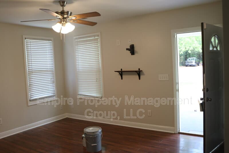 Columbia House: 2728 Kingswood Dr