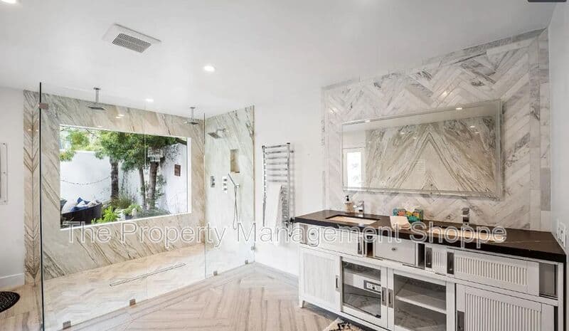 Ojai House: 820 Foothill Lane