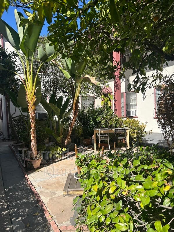 Los Angeles Condo: 3737 Los Feliz Blvd