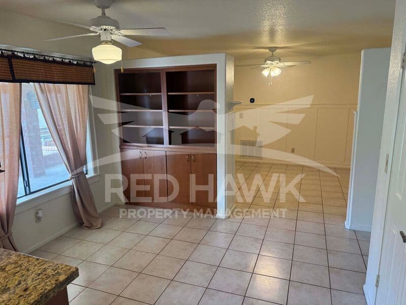 Tempe House: 25 W La Vieve Ln