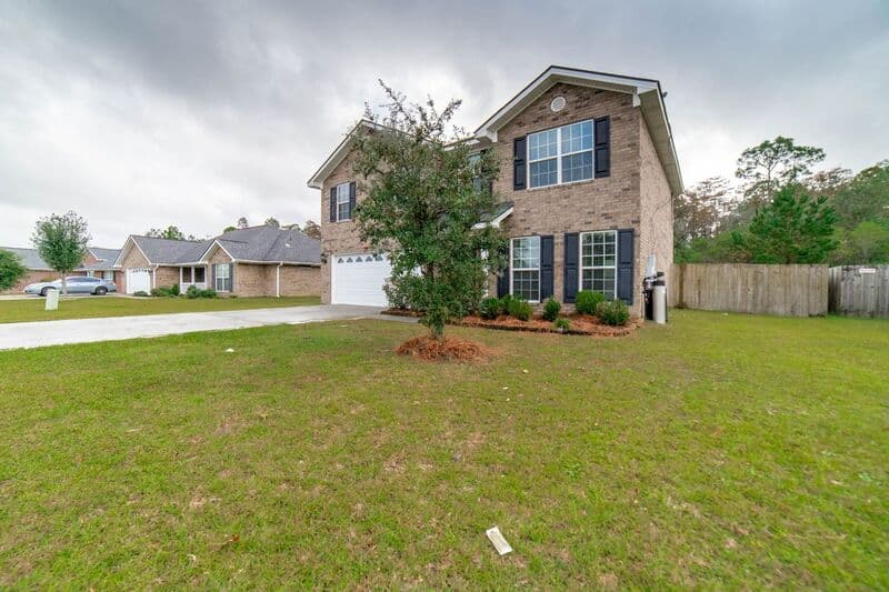 Hinesville House: 211 Augusta Way