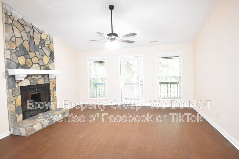 Fayetteville House: 1816 Tryon Dr