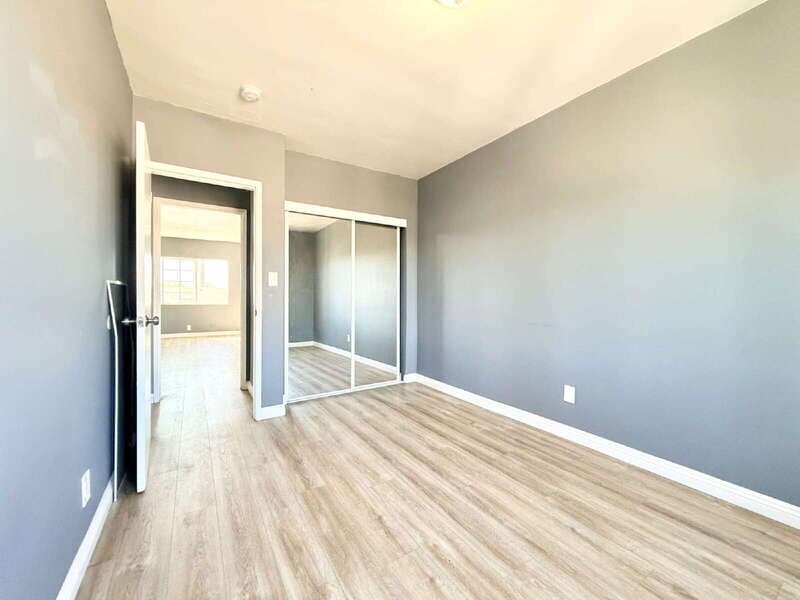 Los Angeles Condo: 433 1/2 West 81st Street