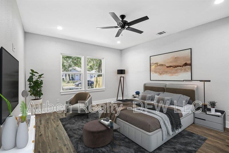 Denison House: 516 E Heron Street