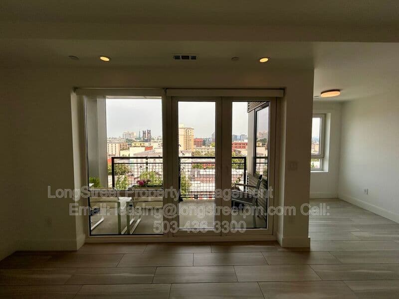 Portland Condo: 300 NW 8th Ave