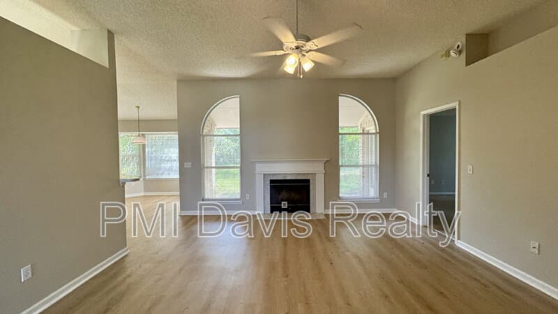 Jacksonville House: 9092 Camshire Dr
