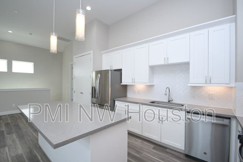 Houston House: 5904 Gardendale Dr
