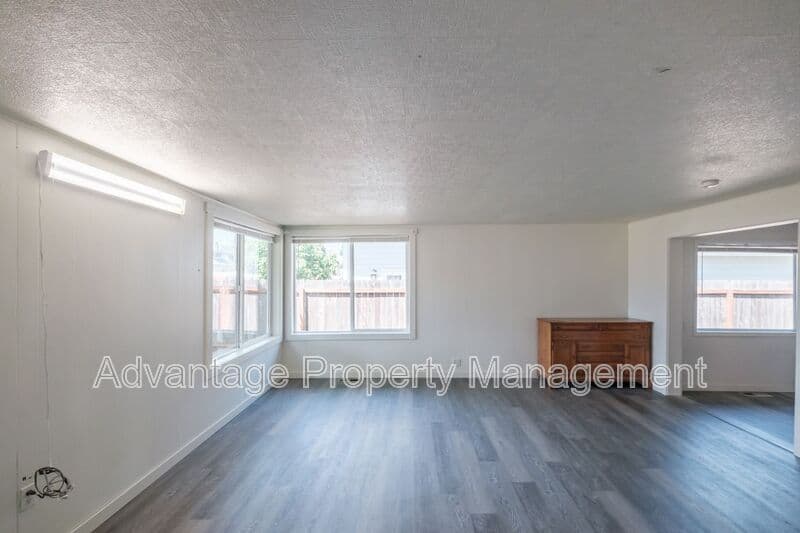 Albany House: 1915 5th Ave SE