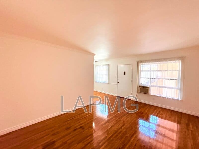 Los Angeles House: 1415 Hudson Avenue