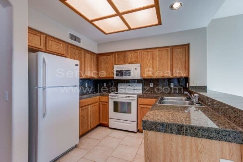 Avondale House: 1710 N 105th Dr