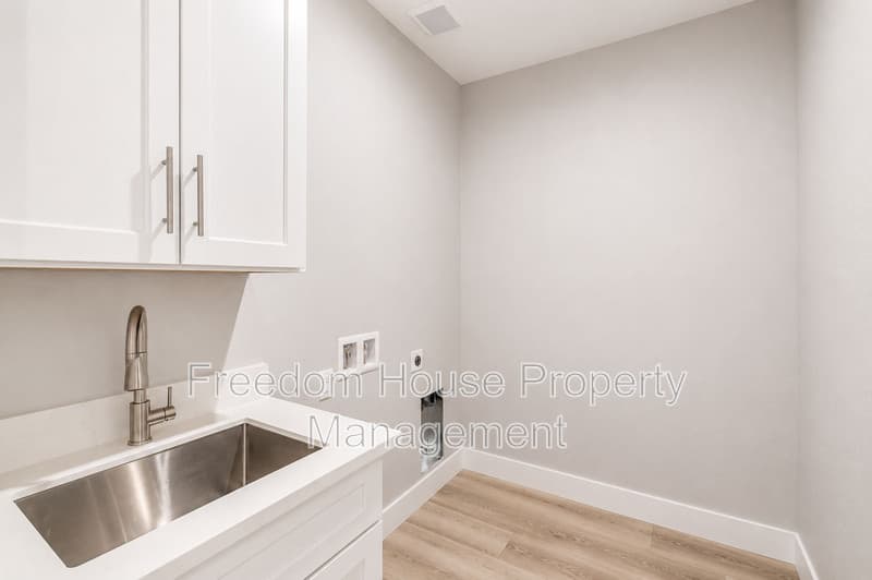 Pahrump House: 6380 Waterford Street