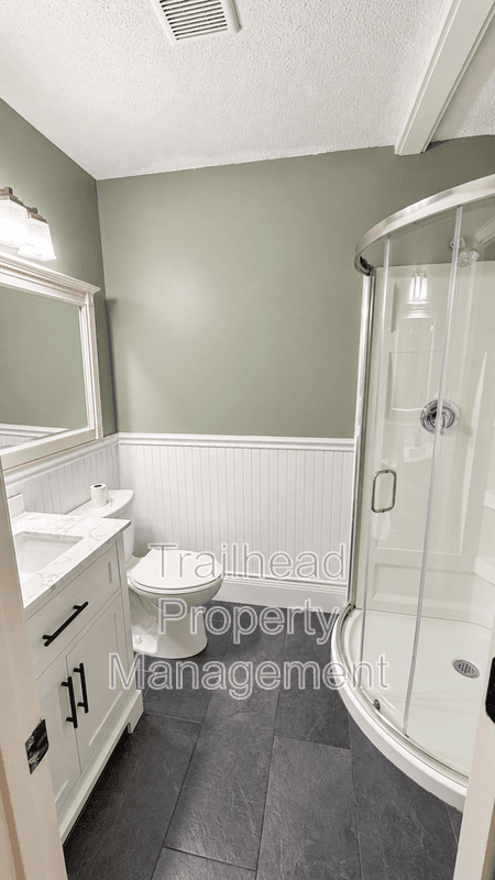 Blue Springs House: 409 NE Duncan Rd