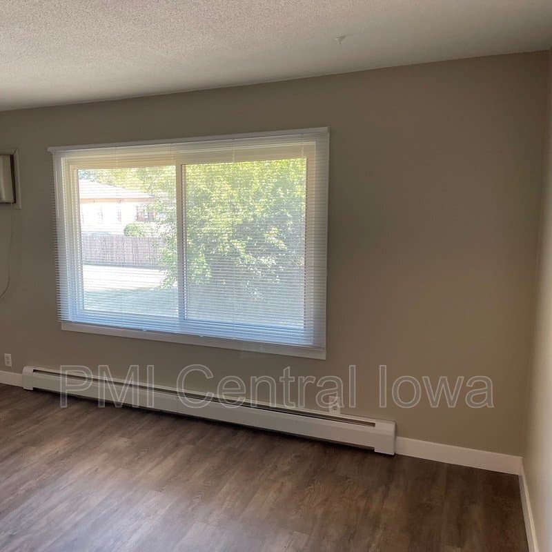 Waukee Condo: 450 Laurel St