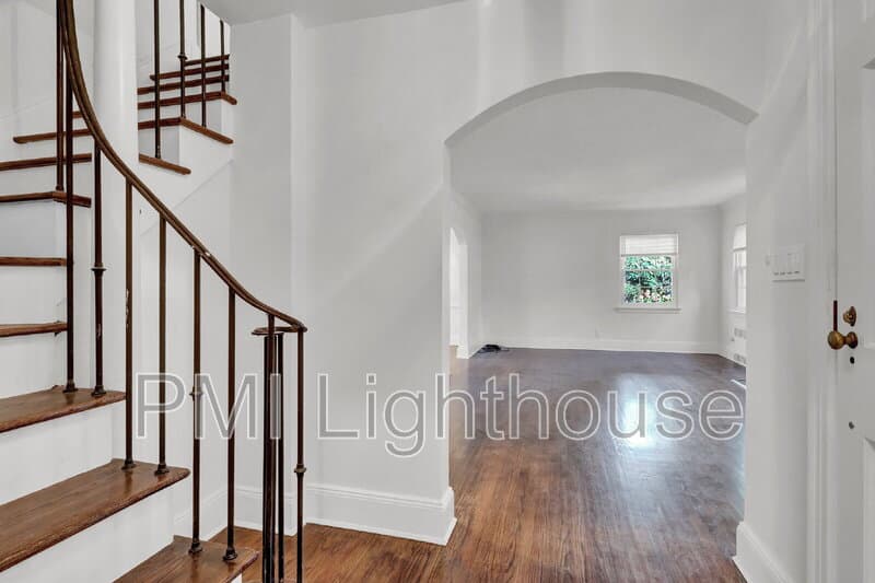 Manhasset House: 109 Chase Road