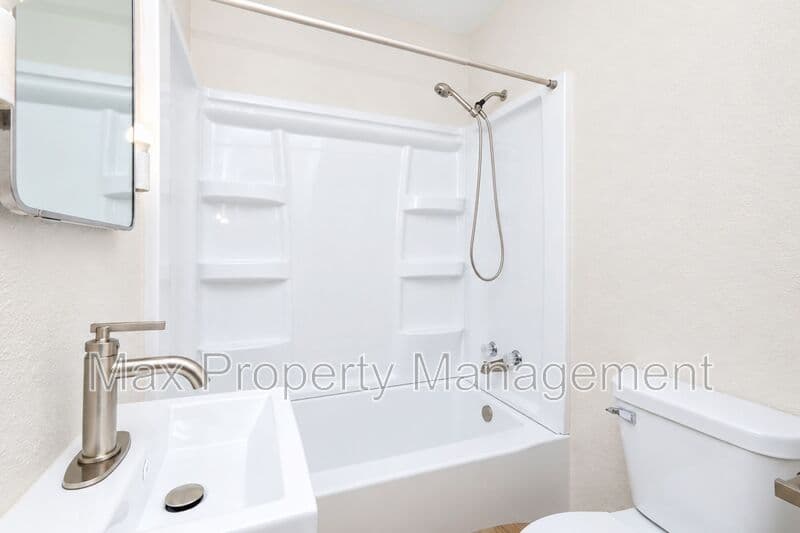 Des Moines House: 6306 Sherrick Ave