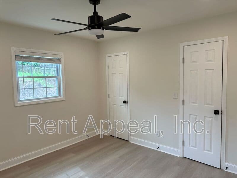 Atlanta House: 943 Violet St Se