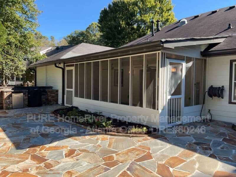 Alpharetta House: 8031 Henderson Ct