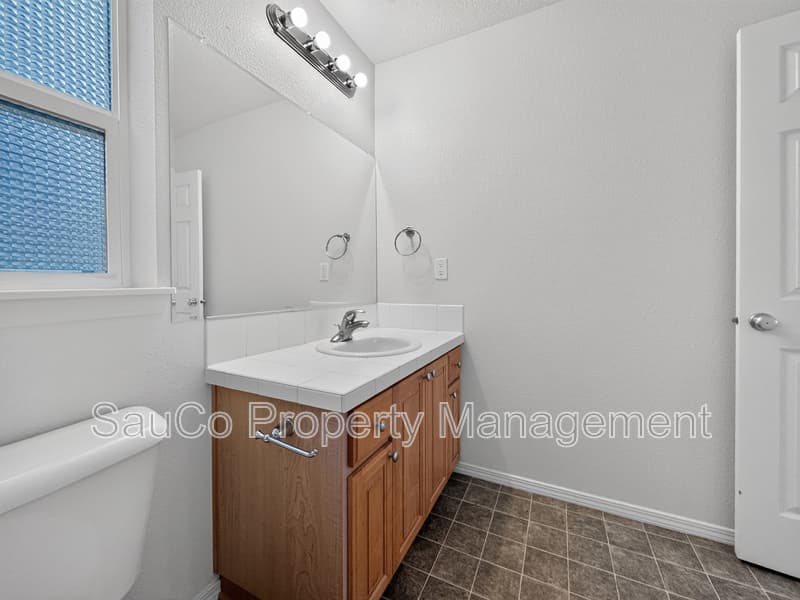 Hillsboro House: 902 SE Portlandia Ave