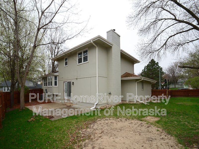 Omaha House: 2121 S 163rd Circle