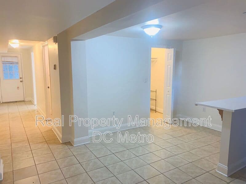 Washington Townhome: 117 W St. NW