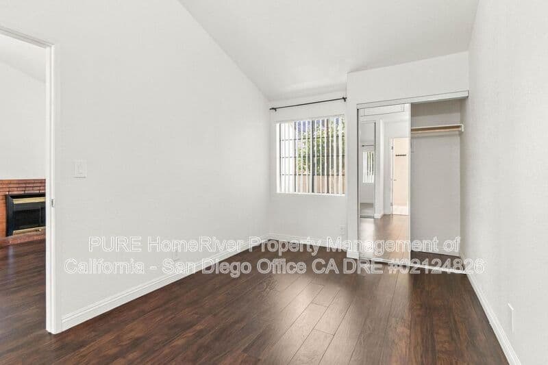 Escondido House: 1007 Howard Ave