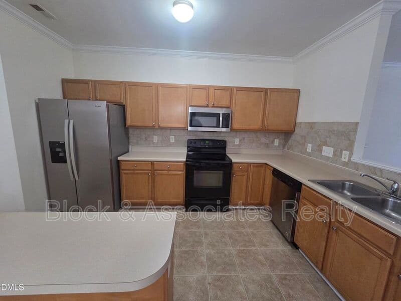 Raleigh House: 8346 Glenwood Springs Ct