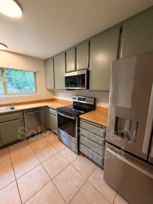 Dixon House: 950 Pembroke Way