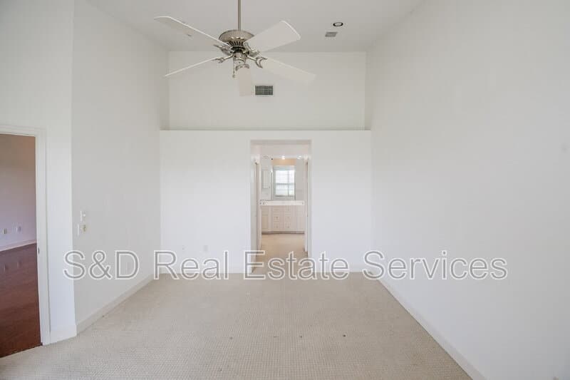 Lakeland Condo: 447 Enclave Place