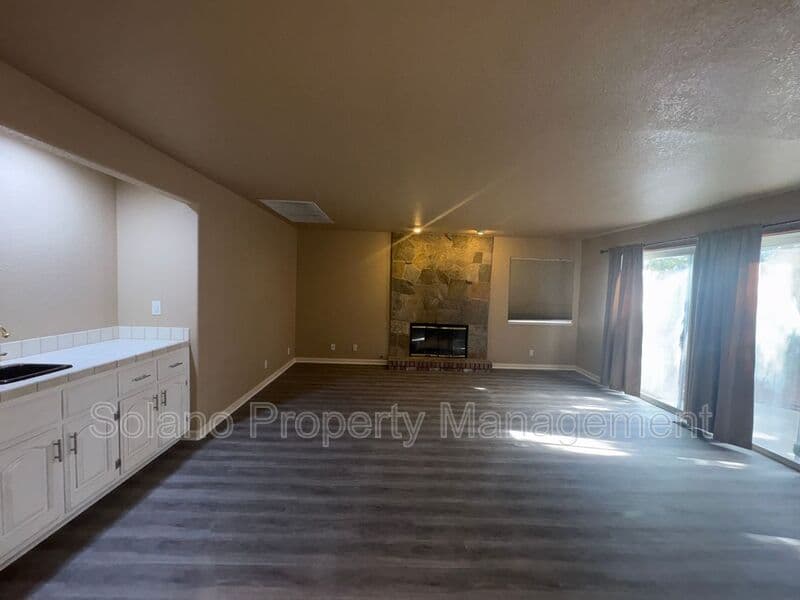 Fairfield House: 3426 Glen Ellen Dr