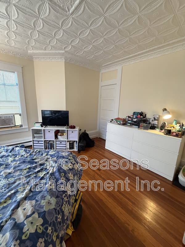 Burlington Condo: 465-467 Colchester Avenue - 1