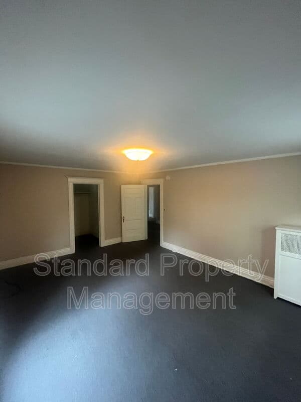 Rochester Condo: 293 Dartmouth St (Apt 2/Up)