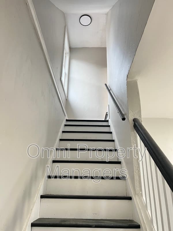 Detroit House: 19241 Moenart Ave
