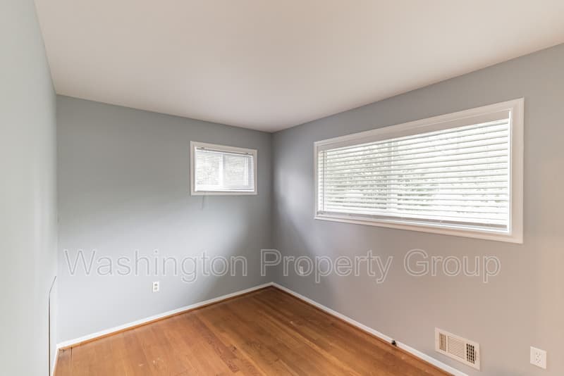 Fairfax House: 4232 Linden St