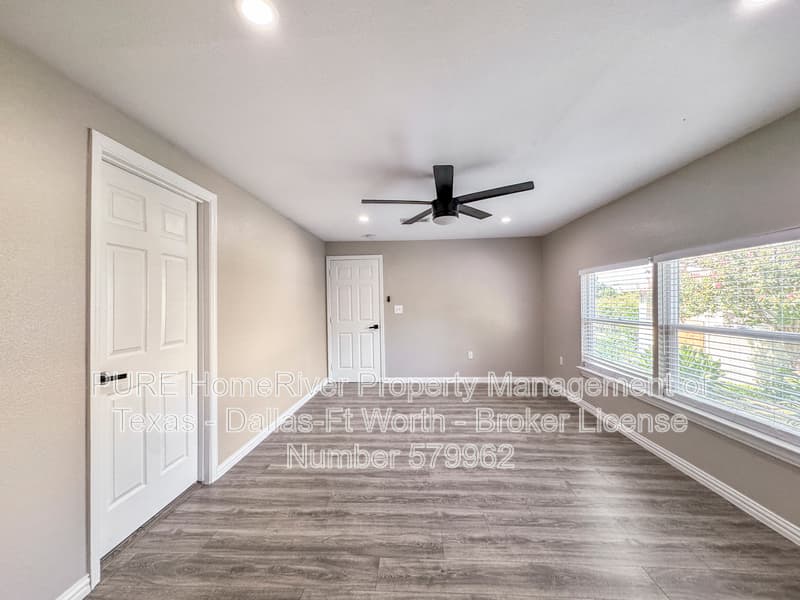 Dallas House: 1124 E 11th St