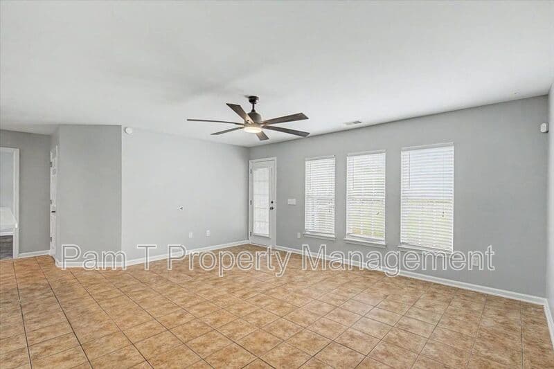 Pooler House: 4 Bainbridge Way