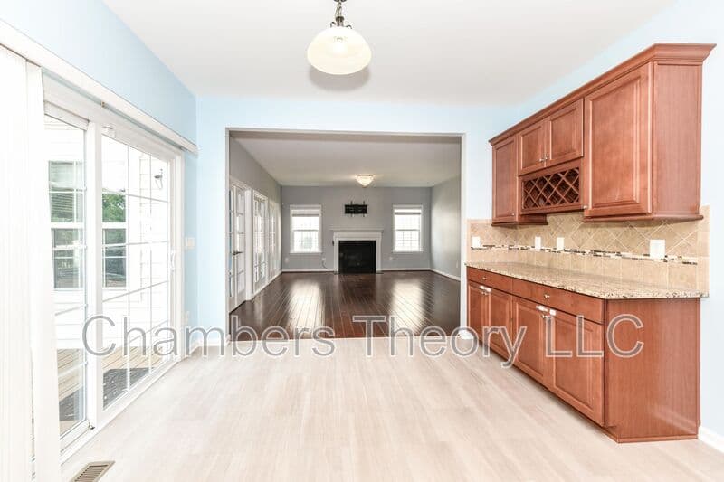 Ashburn House: 21026 Potomac Trail Cir