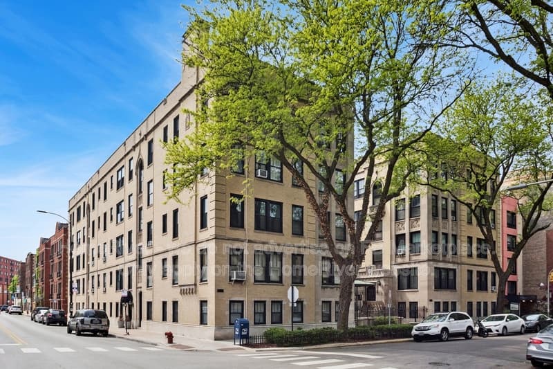 Chicago Condo: 3602 N Pine Grove Ave
